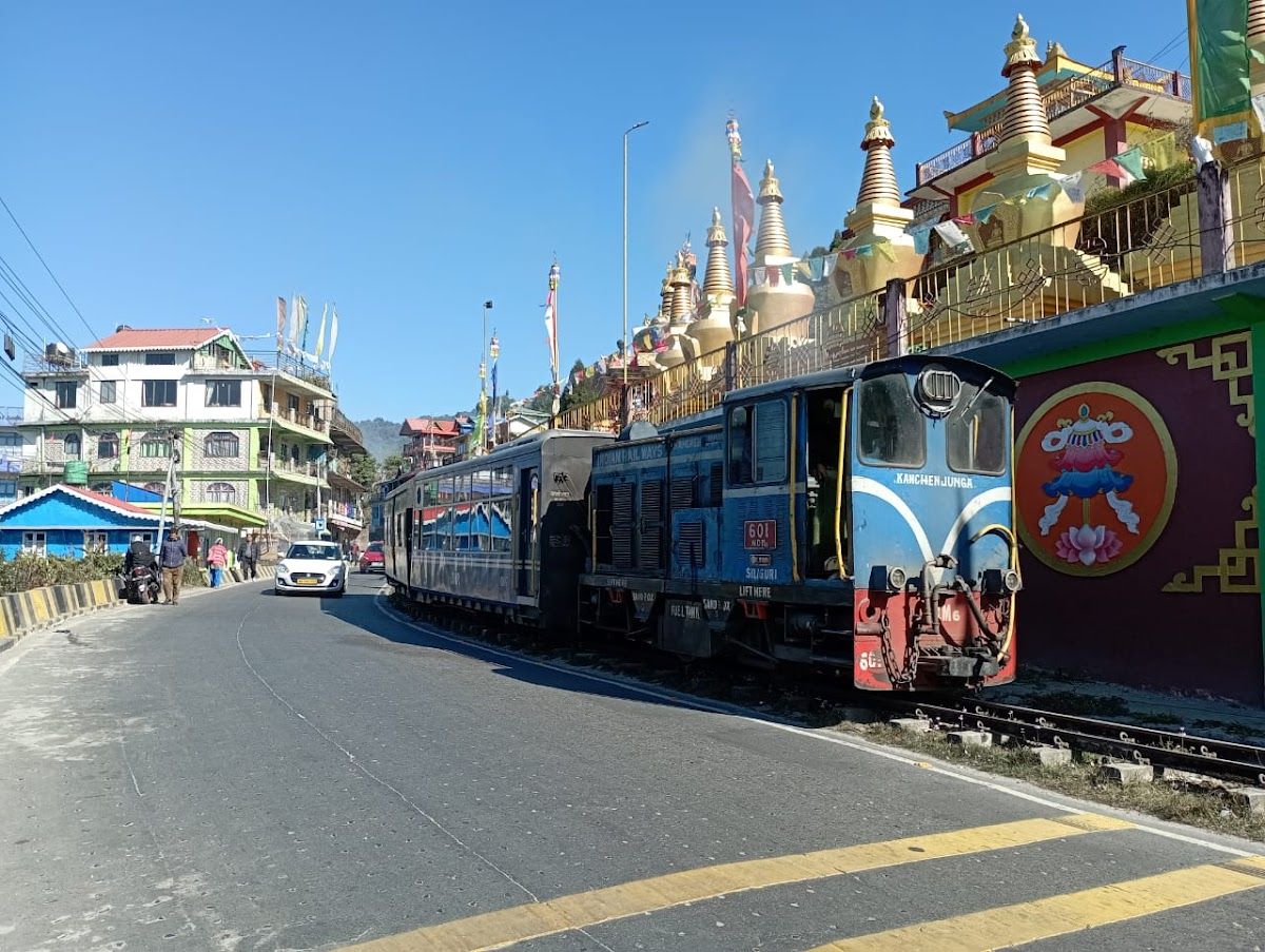 Charming Hillside Retreat with Panoramic Views