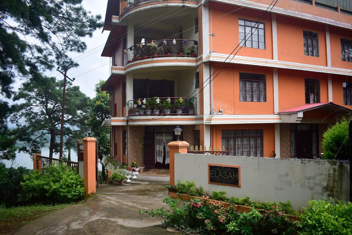 Lakeview Escape with Unforgettable Hospitali...