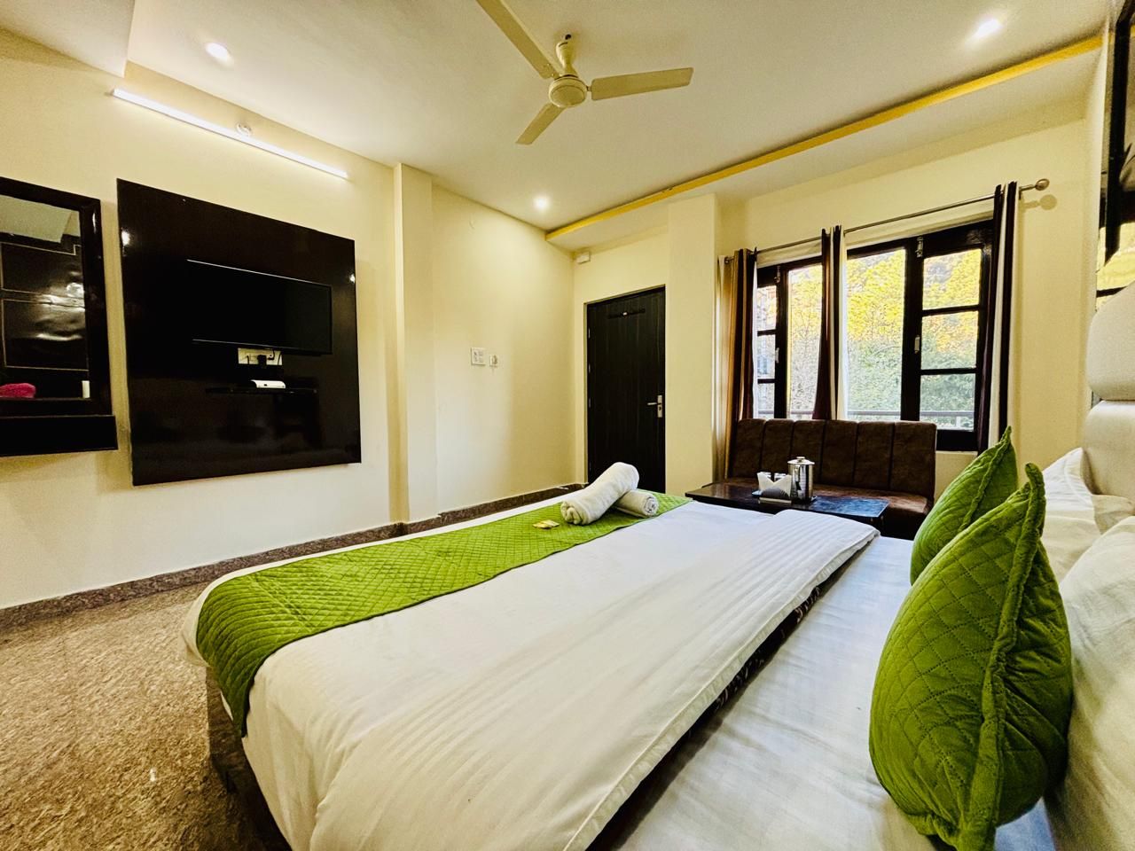Clean Homestay w/ Nature Views & Great Food, HP