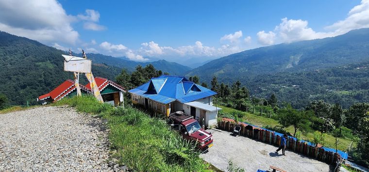 Simple homestay with mountain views, Darjeeling.