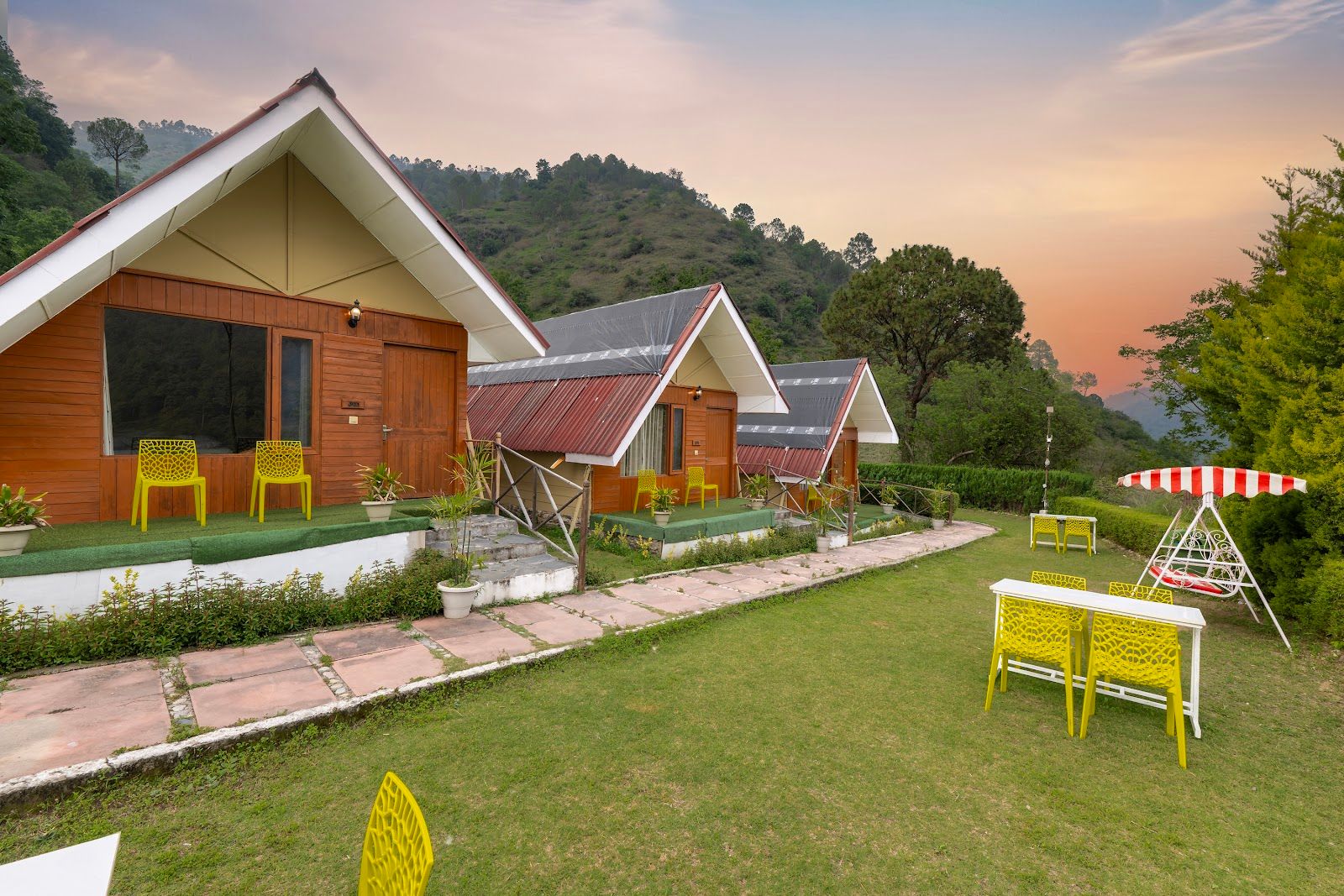 House with Pool near Parashar, 4.3 rating