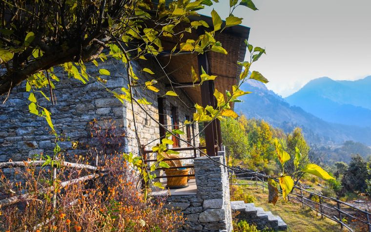 Pahadi Cottage w/ Valley Views & Meals