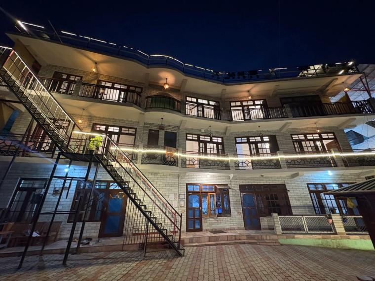 Mountain View Homestay w/ Market Center HP