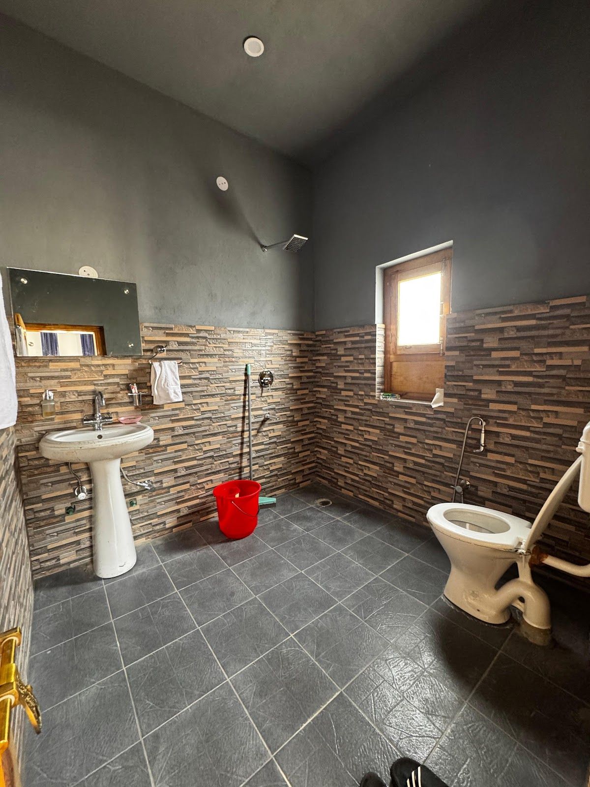 Airbnb: Holiday Rentals, Cabins, Beach Houses, Unique Homes & Experiences - Leh photo 4