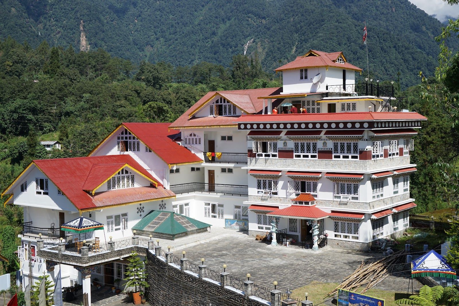 Trekker's Lodge w/Spacious Rms & Tasty Food, Sikkim