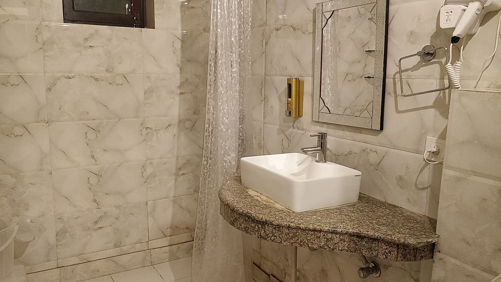 4BR Penthouse w/ Rooftop Views & Ghats - Rishikesh, Uttarakhand photo 4