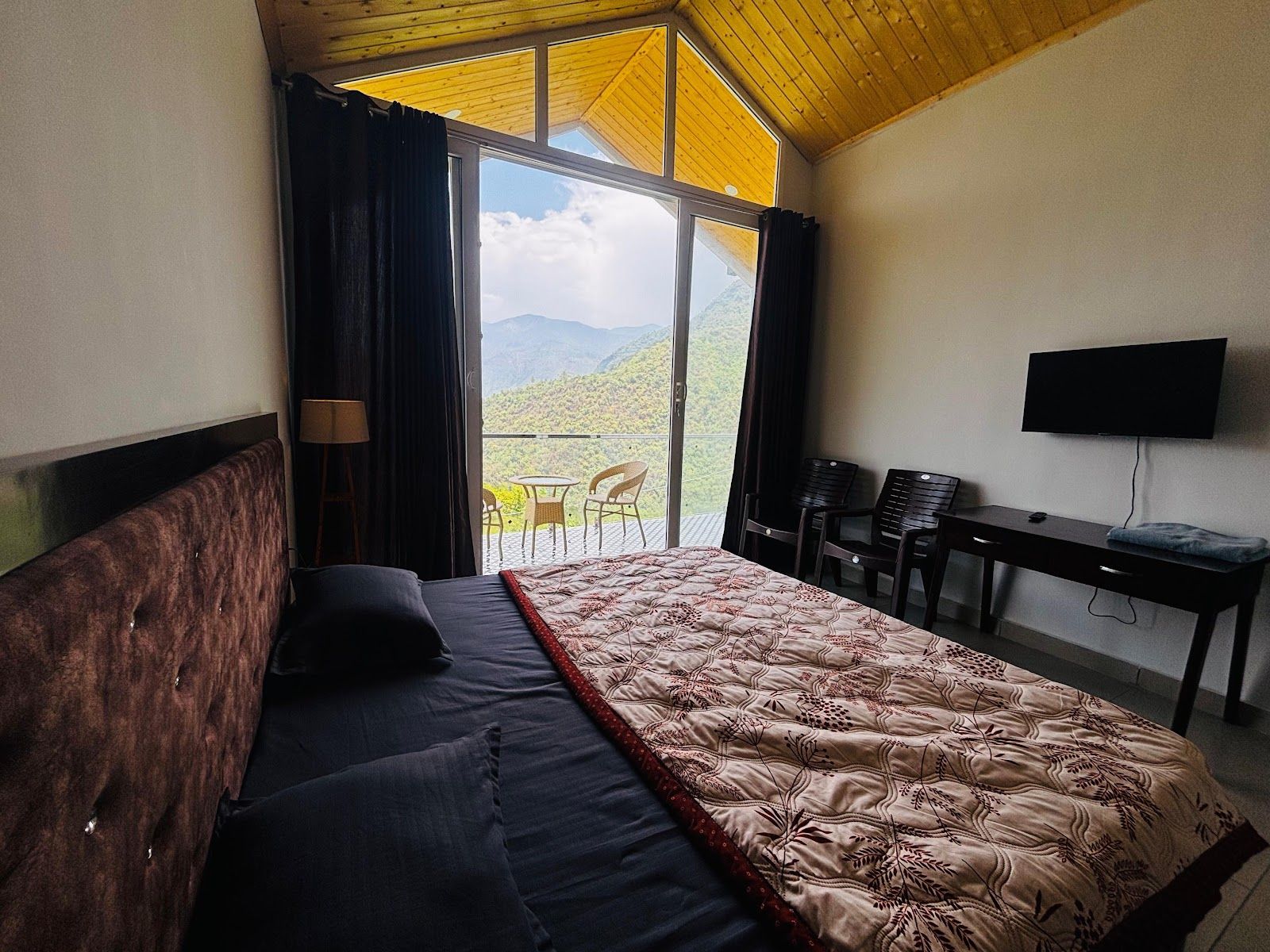Pet-Friendly Homestay w/ Home Meals & Treks, UK in Kotabagh, Uttarakhand 2