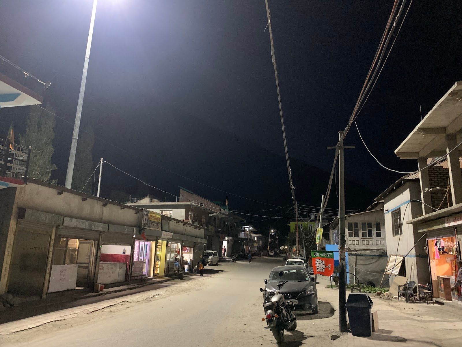 Clean Rooms Homestay w/ Owner Guitar, HP