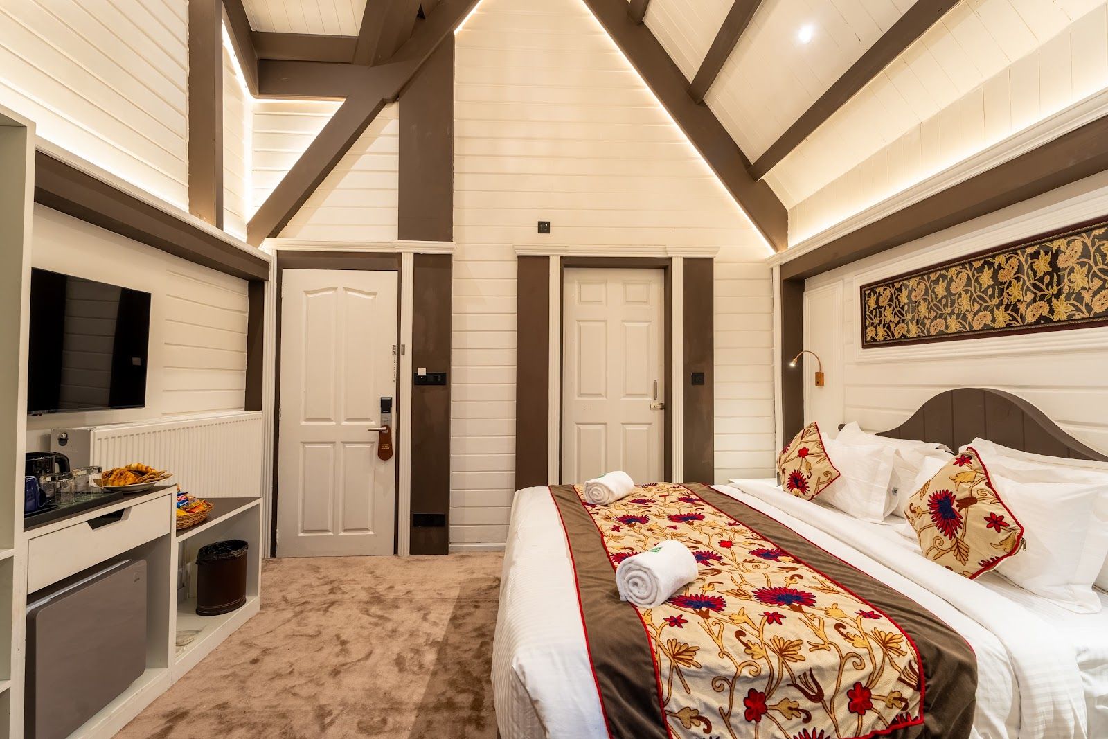 Heated Villa w/ Mountain Views & Home Meals - Jammu & Kashmir photo 5