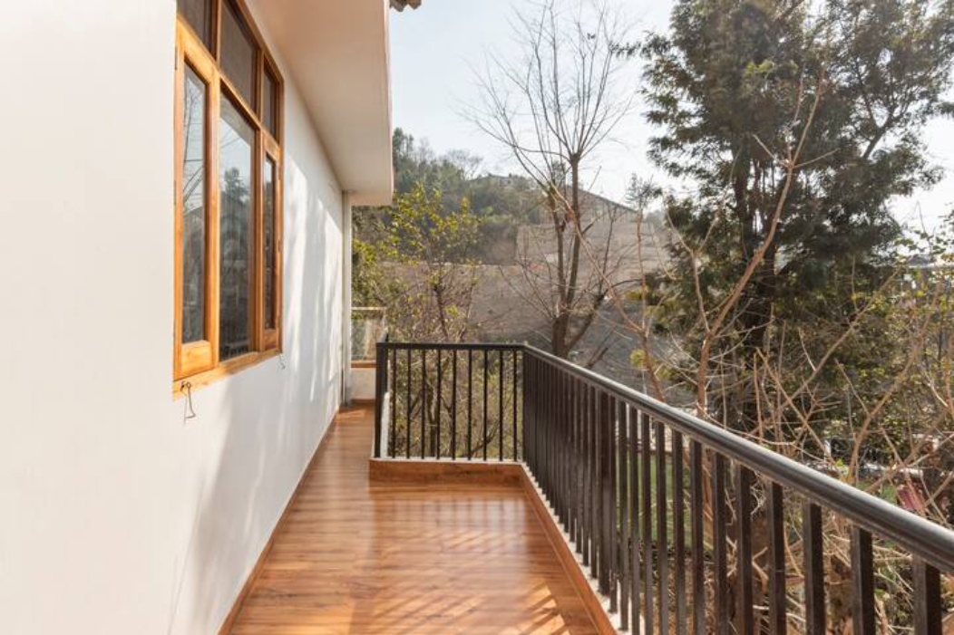 Hill-view homestay in Solan for families