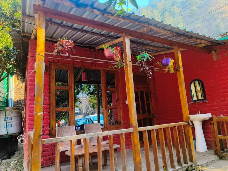 Riverside Huts w/ Home-Cooked Meals HP