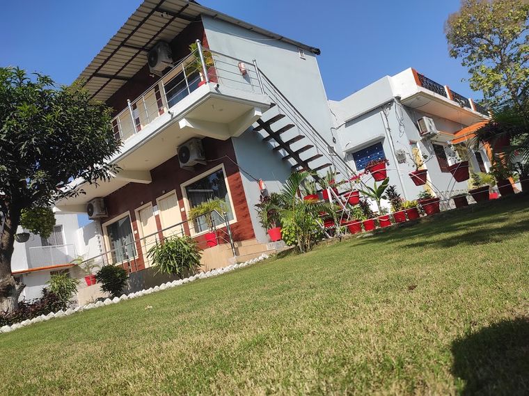 2 bedroom homestay with pool near Ramnagar