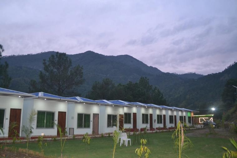 Resort w/ Mountain Views & 8 Rooms, Uttarakhand