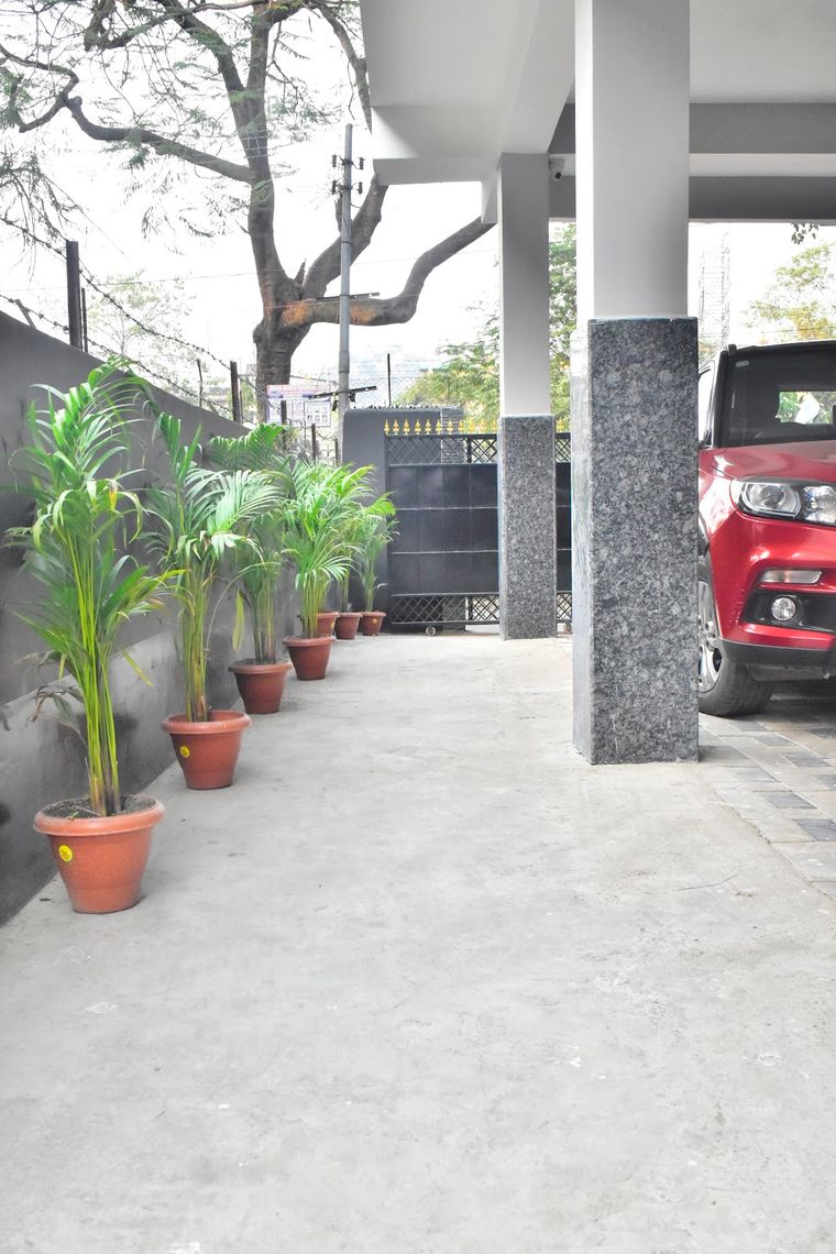 Lake View Stay w/ Mall Access & Coziness, Assam