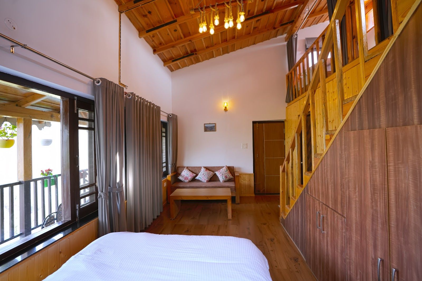 Wooden Design Homestay w/ Cafe & Views Uttarakhand - Ramgarh, Uttarakhand photo 5