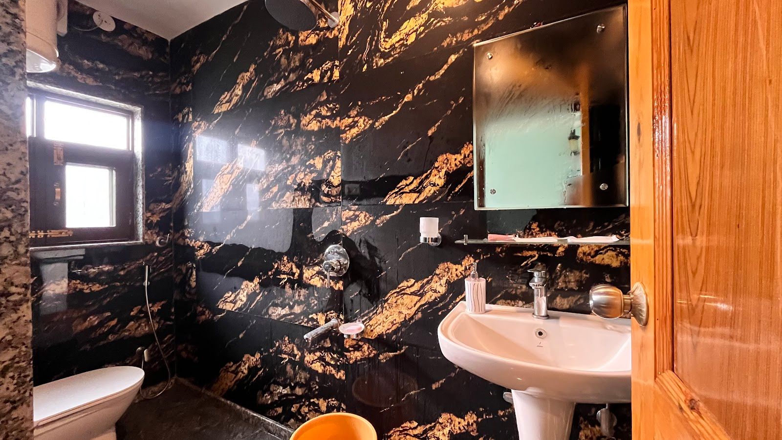 Clean Homestay w/ Home Meals & Travel Help, J&K - Srinagar, J&K photo 4