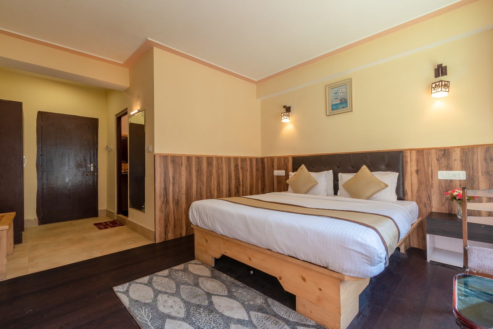 Veg Hotel w/Mtn Views & Staff Service, Sikkim - Lachung, Sikkim photo 4