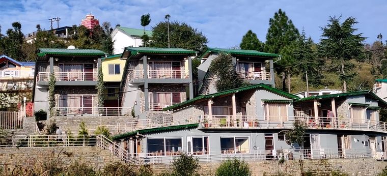 Hilltop Cottage w/ Snow Peak Views, Uttarakhand