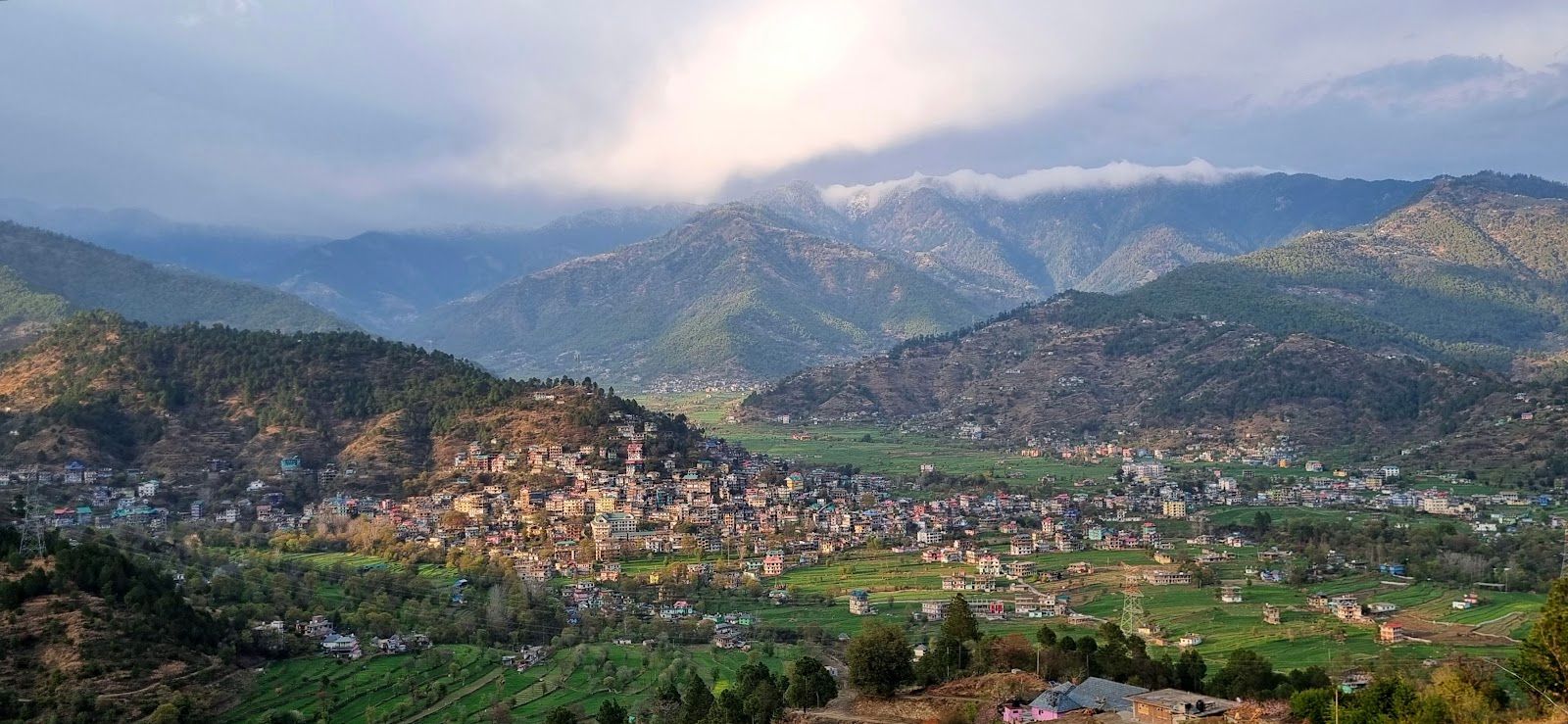 Five bedroom house with valley views in Karsog