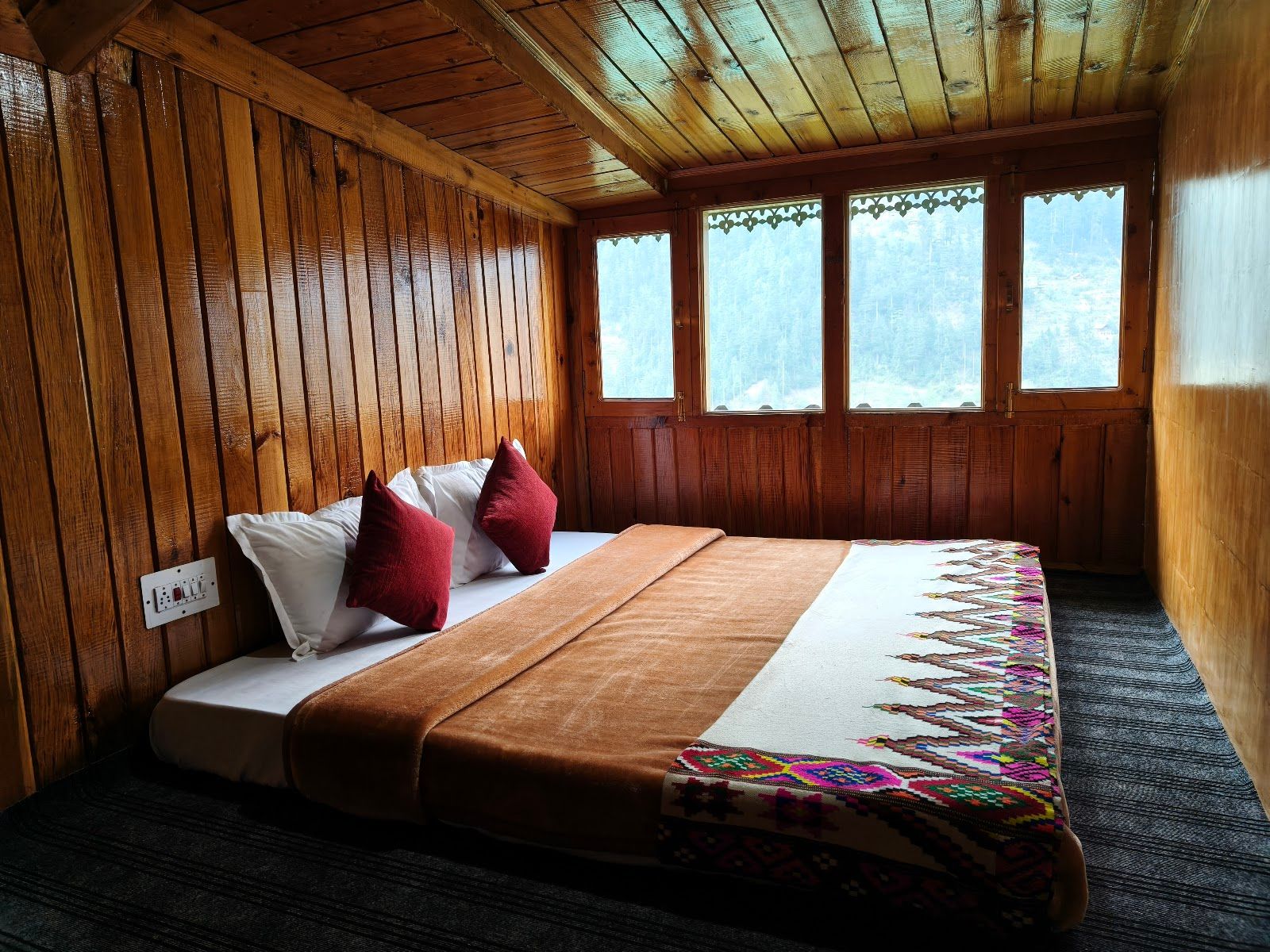 Wooden Homestay w/ River Sound & Views, HP in Himachal Pradesh 175123 2