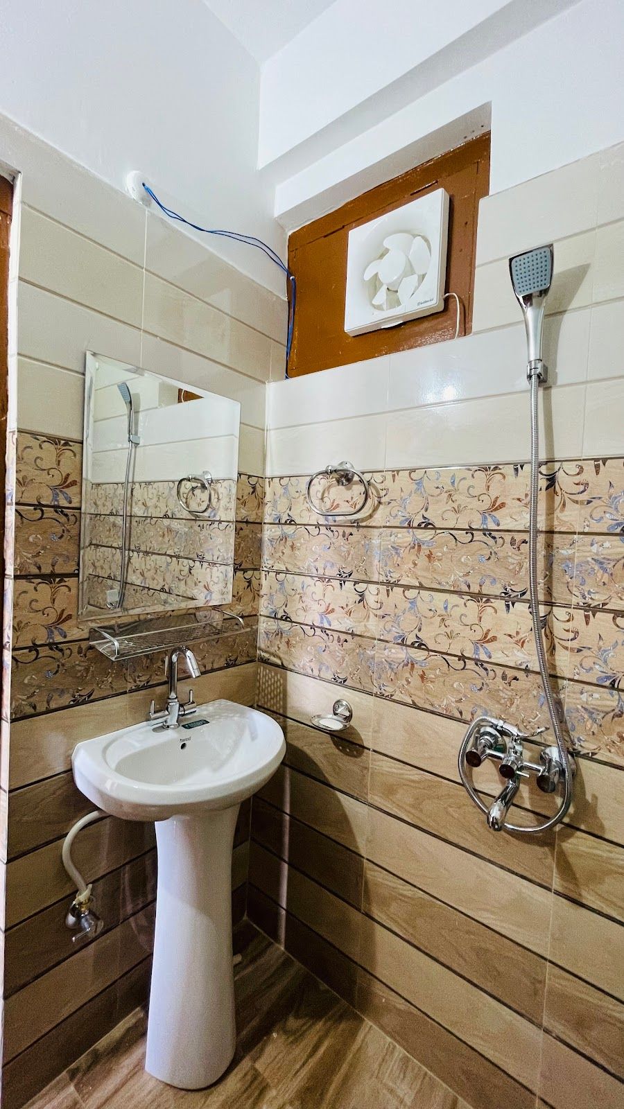 Homely Guesthouse w/ Home Meals & Views, HP - Chamba, HP photo 4