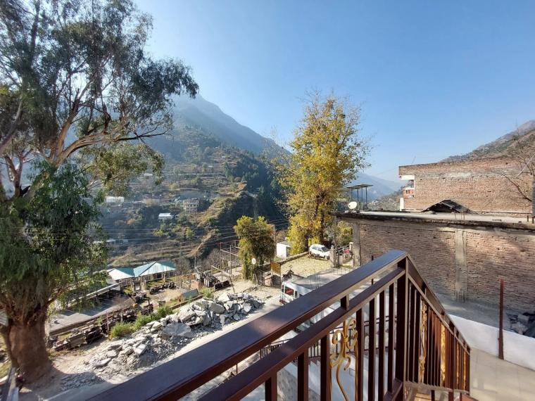 Family Homestay w/ Home Meals & Garden, HP
