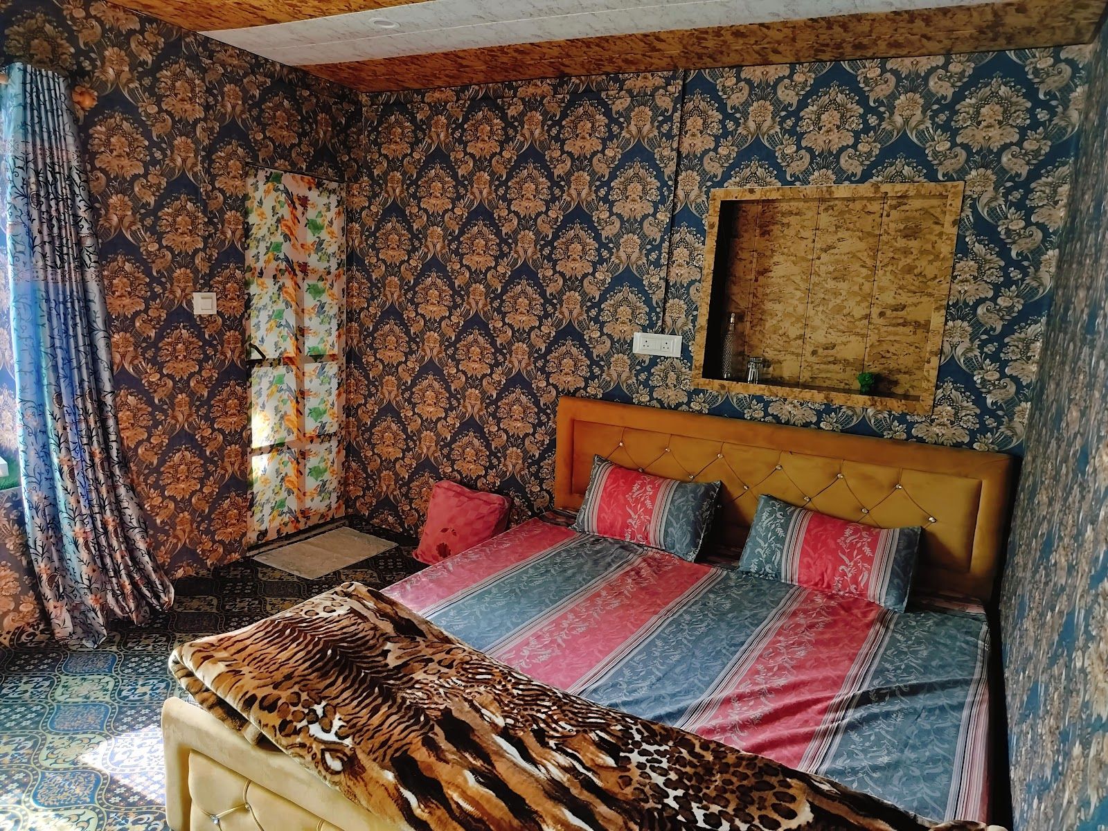 Family Homestay w/ Home Meals & Views, Kashmir in Gurez, Kashmir 2