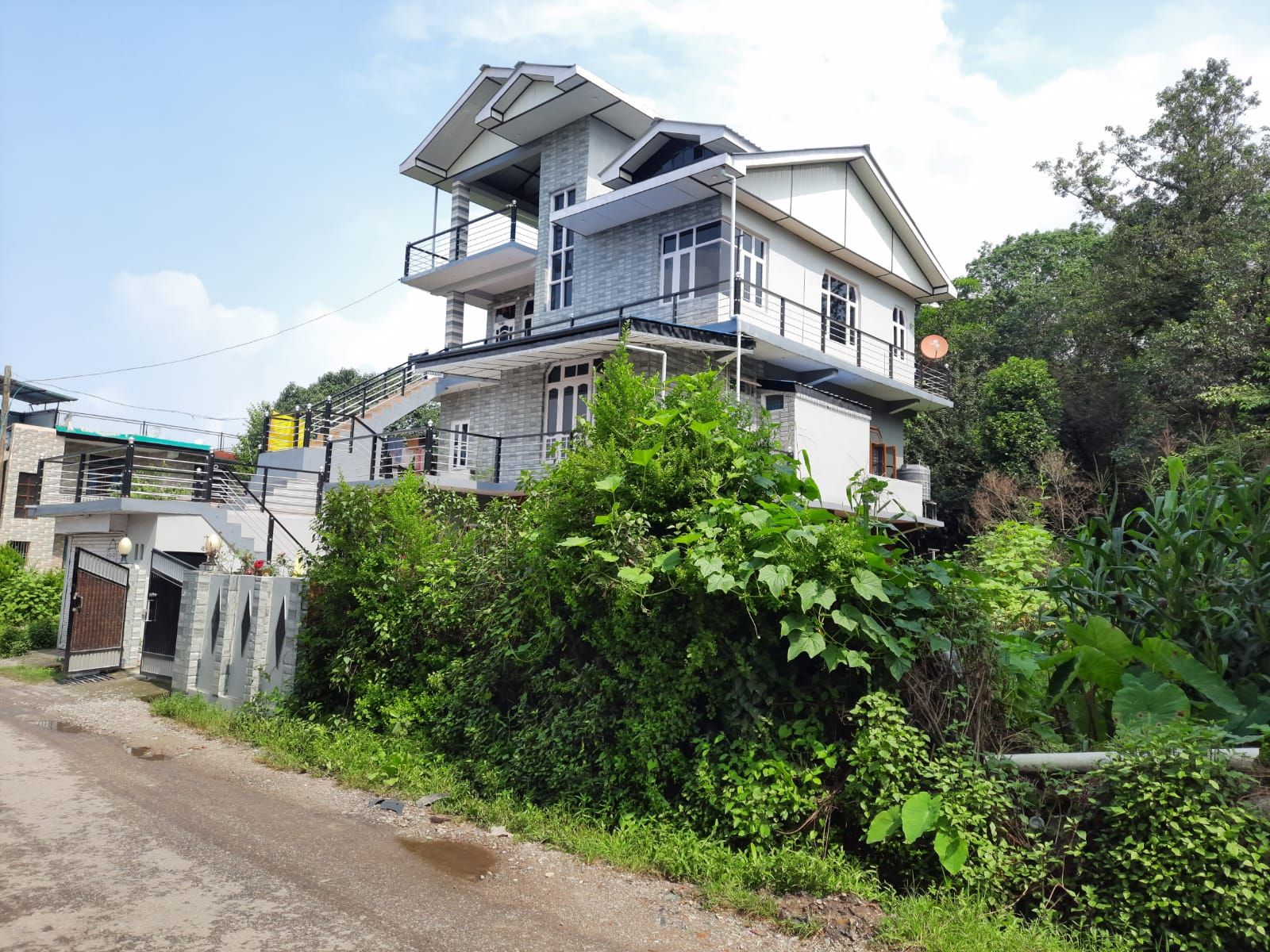 Peaceful Homestay w/ Views & Home Food HP in Joginder Nagar, HP 1