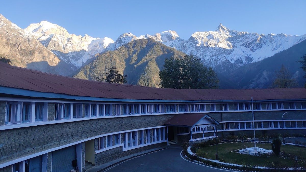 Homestyle Meals & Views Homestay w/ Home Meals HP