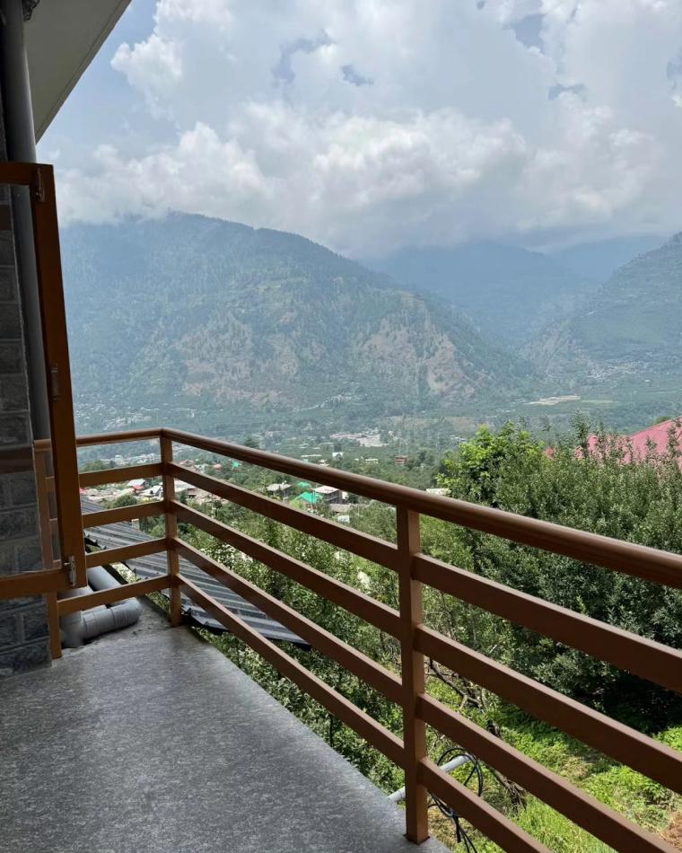 Orchard Homestay near Roerich Gallery, HP