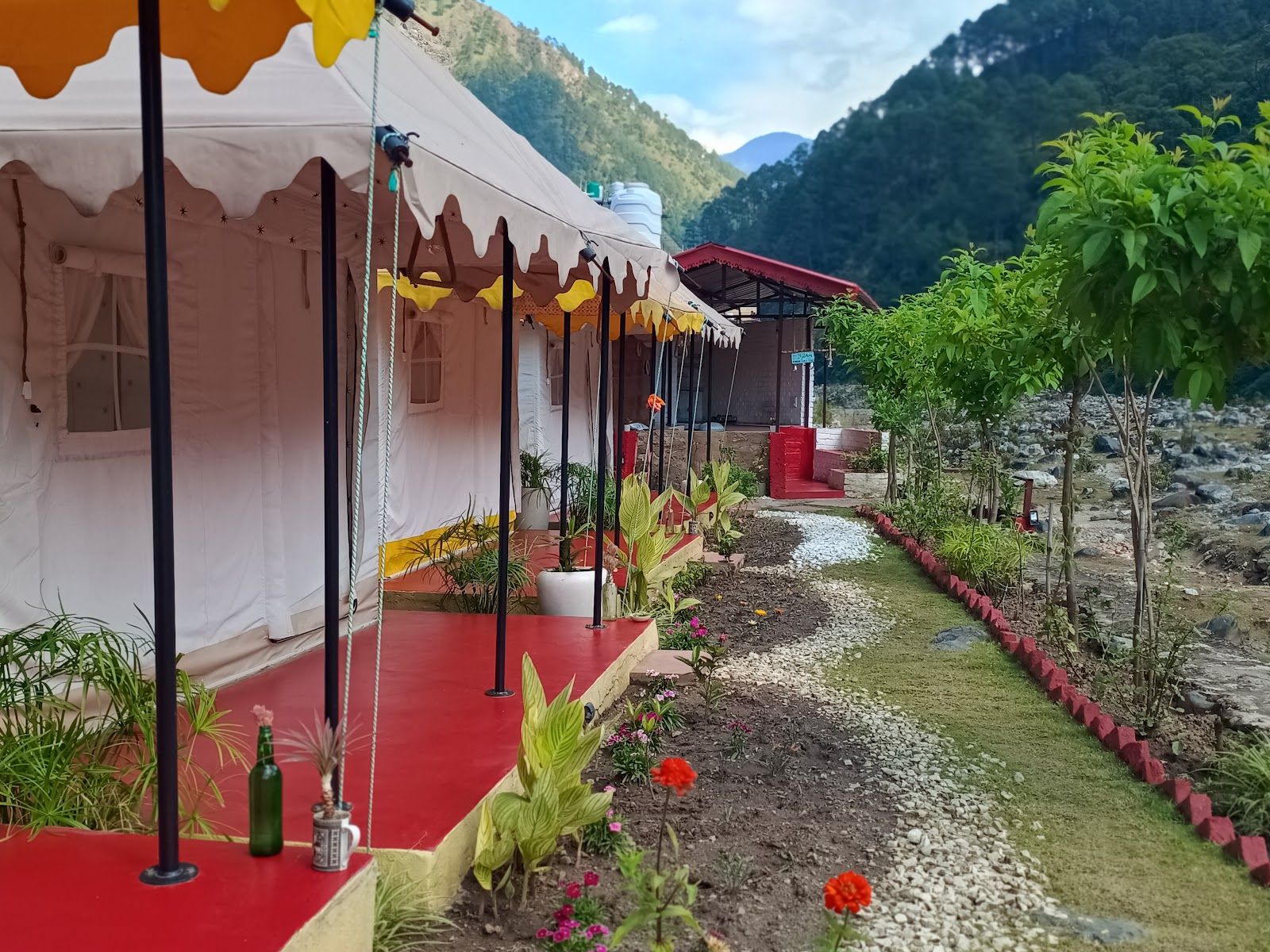 Uttarakhand House: Riverside Retreat, Himalayan Views