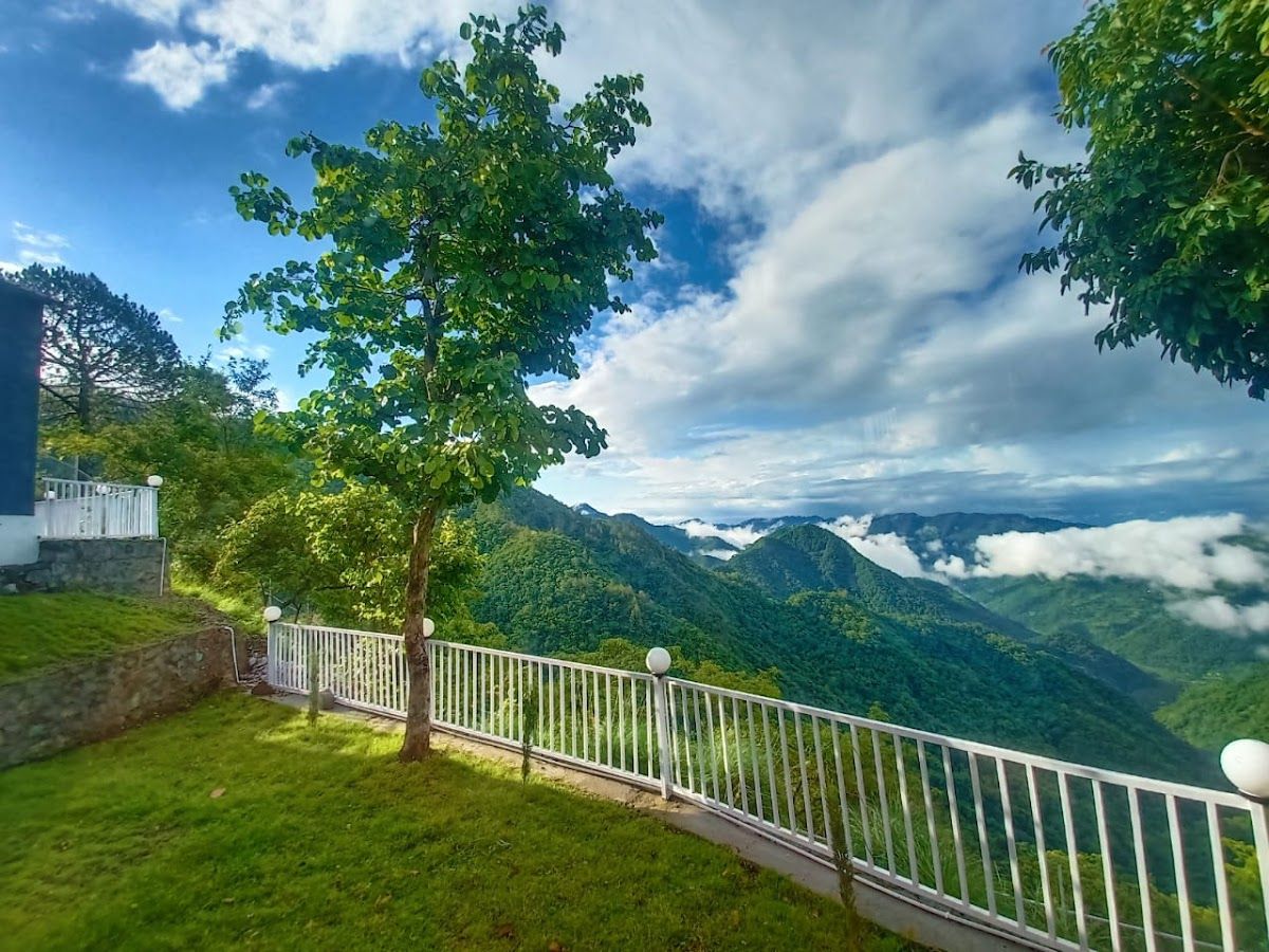 Lake View Suite-Room Only |Glamping Heights Resort - Resorts for Rent in Naukluchiatal, Uttarakhand, India - Airbnb - नौक्लुचिअतल photo 4