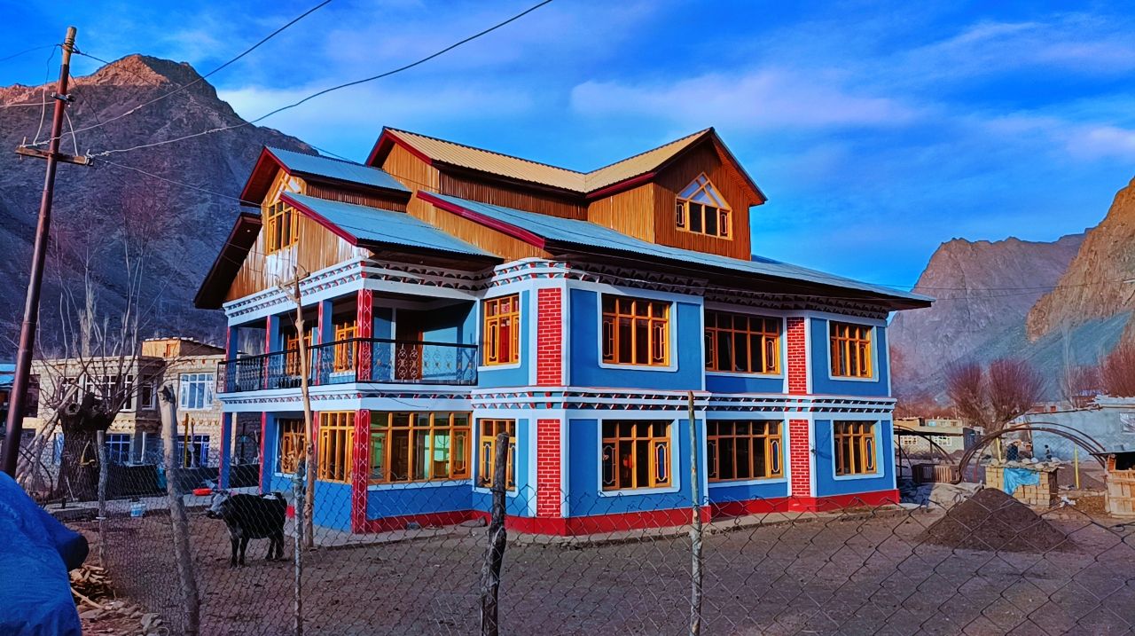 5 bedroom house with mountain view in 194103
