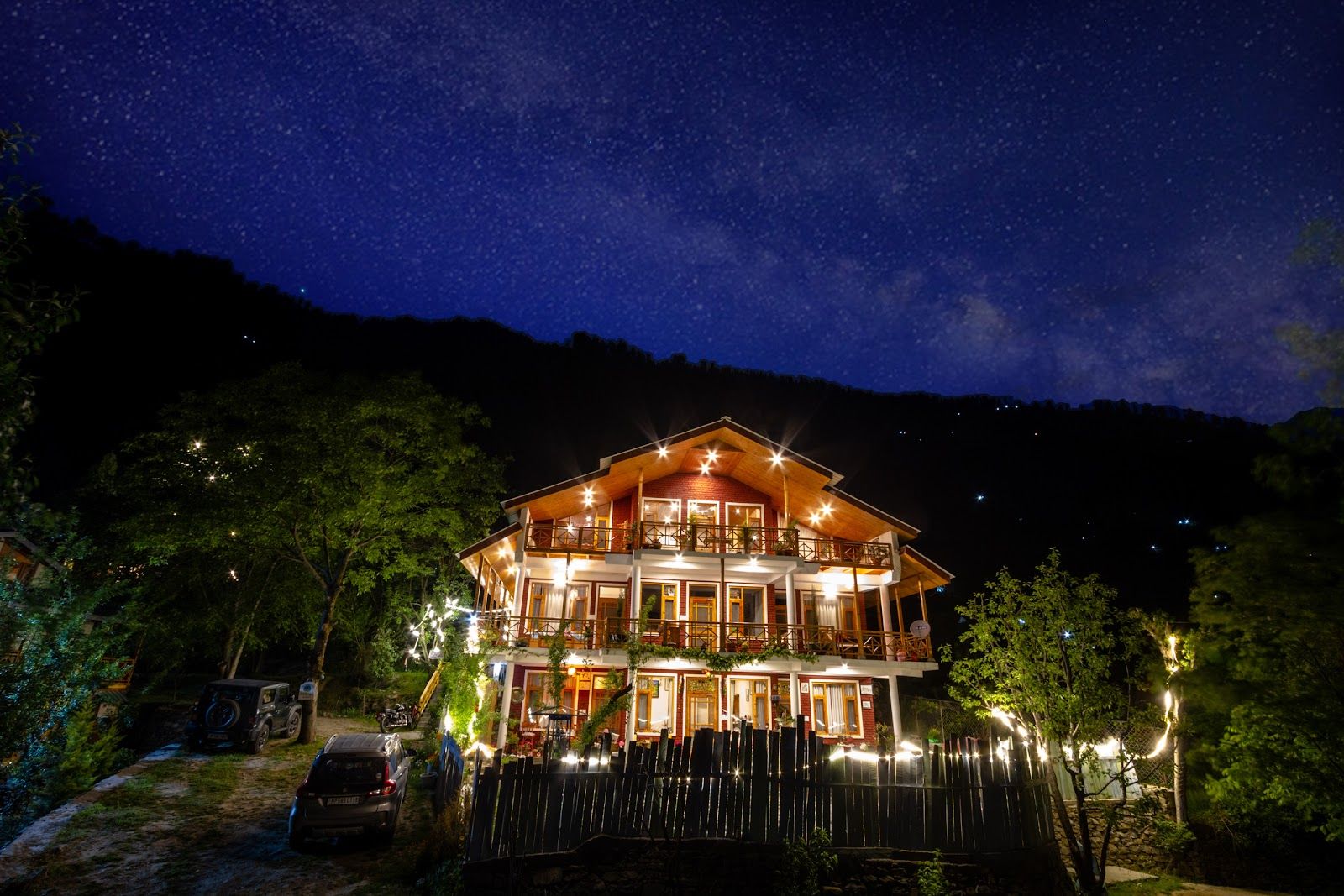 Manali House, Himachal: Mountain Views & Home-Cooked Meals
