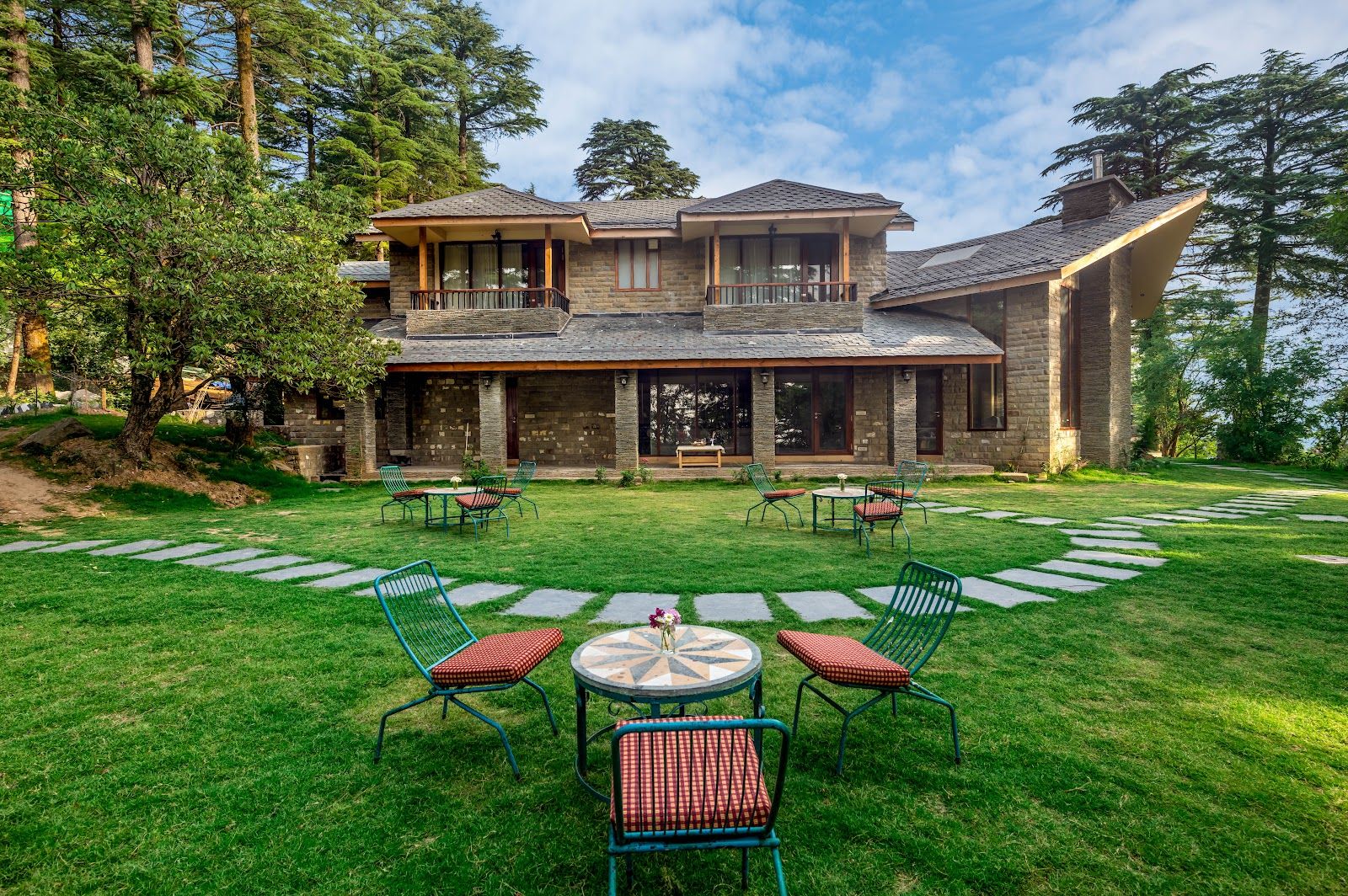 Mountain Homestay w/ Heated Beds & Views, HP