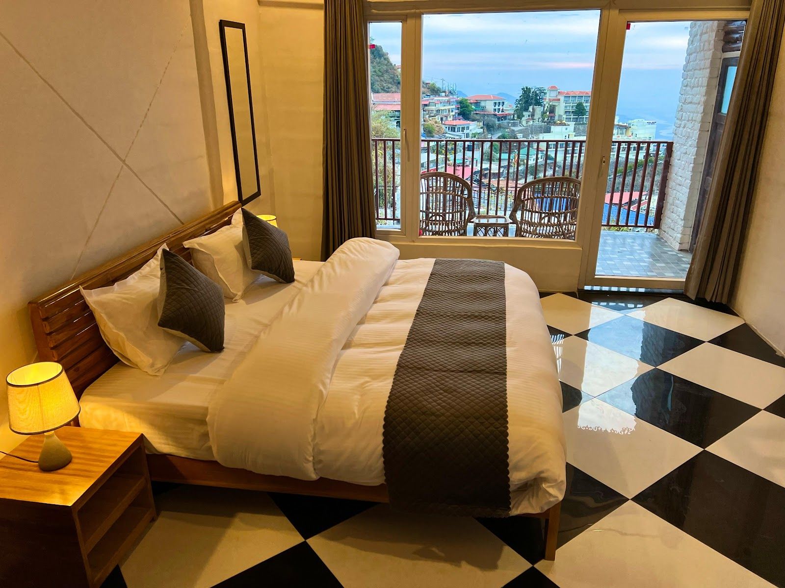 Homestay w/ Hill Views & Attentive Staff in Mussoorie, Uttarakhand 2