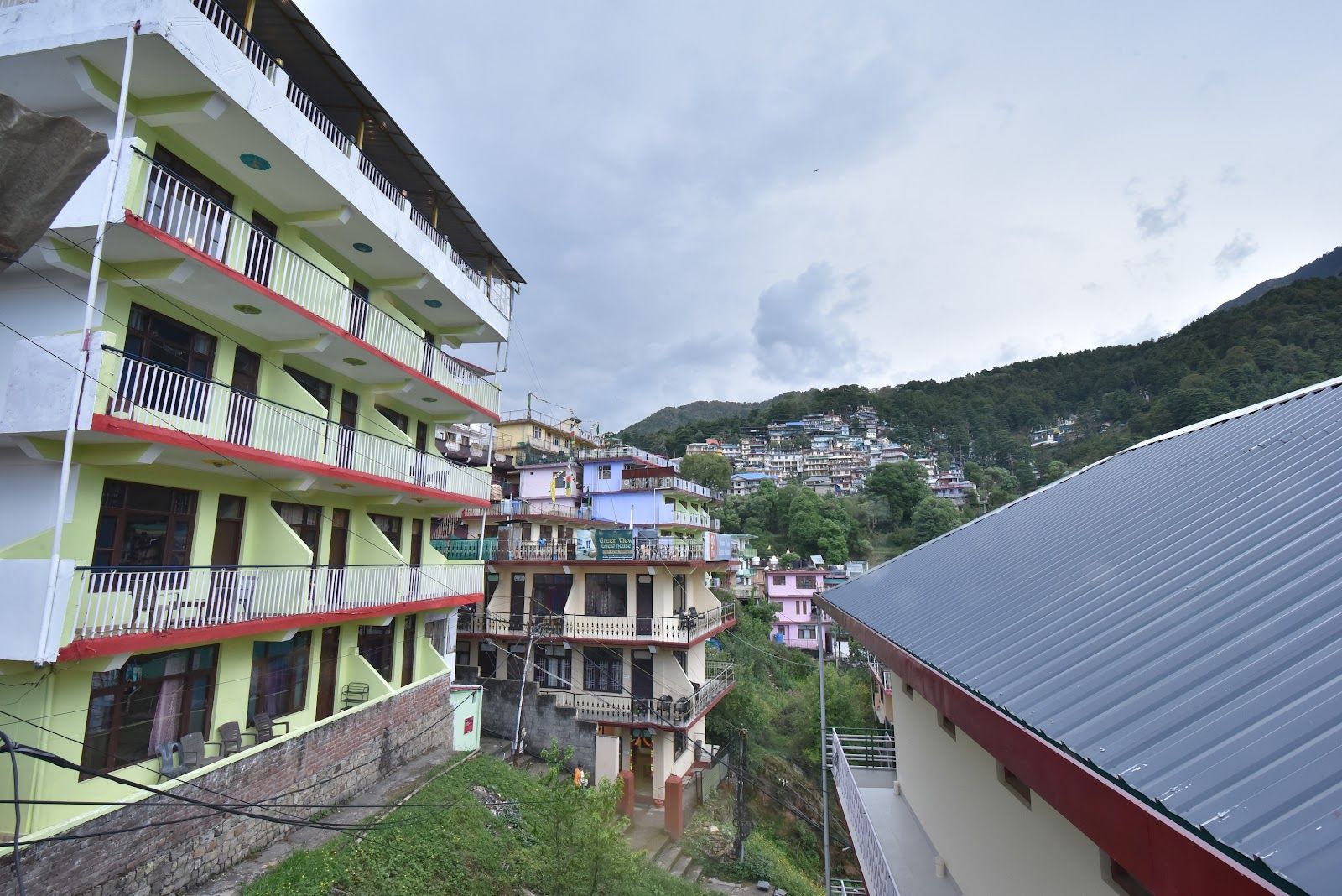 Mountain View Homestay w/ Balcony Rooms, HP