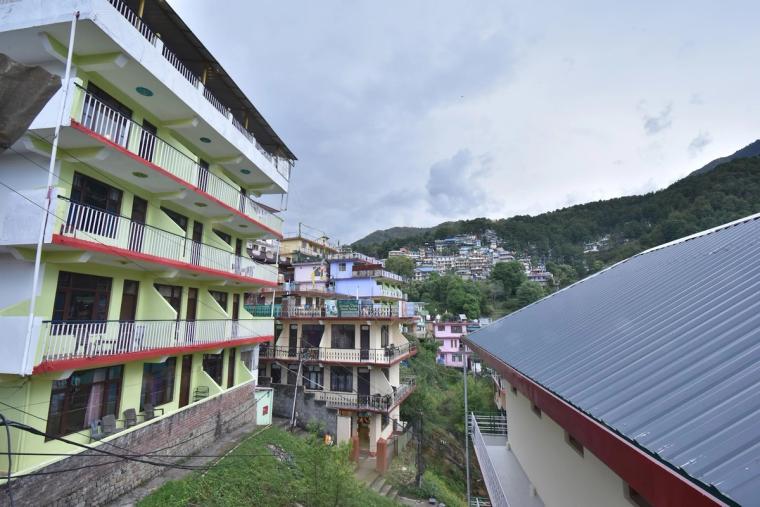 Mountain View Homestay w/ Balcony Rooms, HP