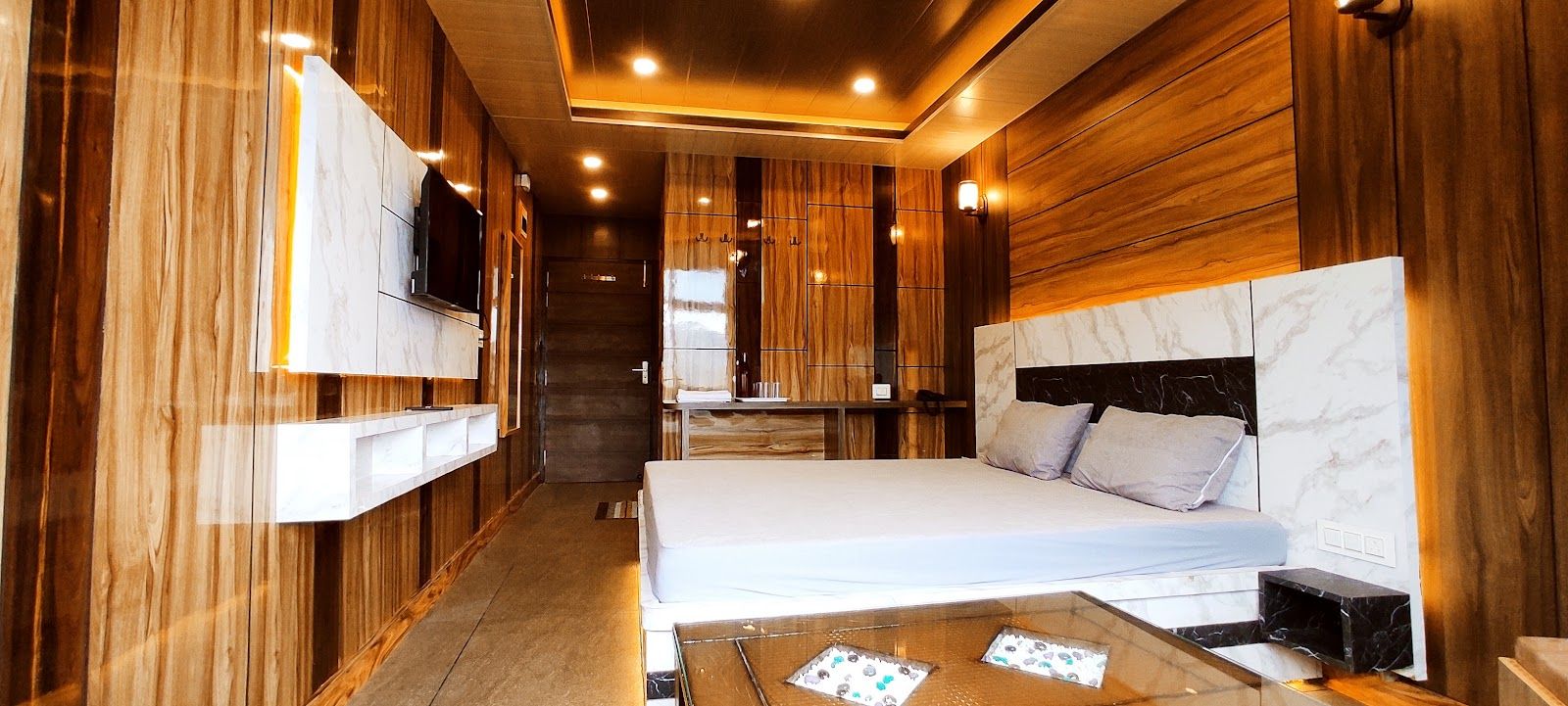 Peaceful Viewpoint Mountain Homestay HP in Kumarsain, HP 2