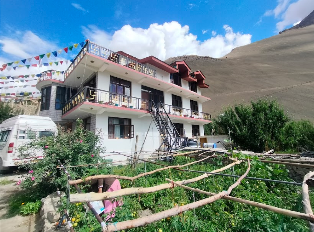 Mountain Homestay w/ Warm HP & Views, Himachal