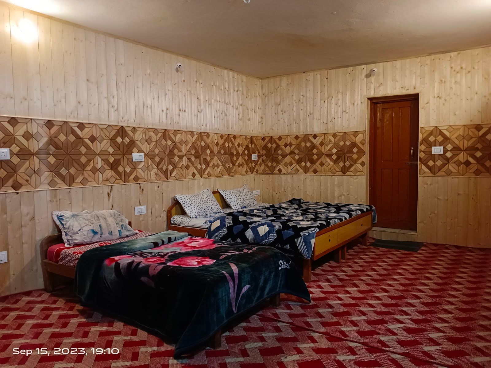 Clean & Comfy Stay w/ WiFi + Smart TV J&K in Pahalgam, Jammu & Kashmir 8