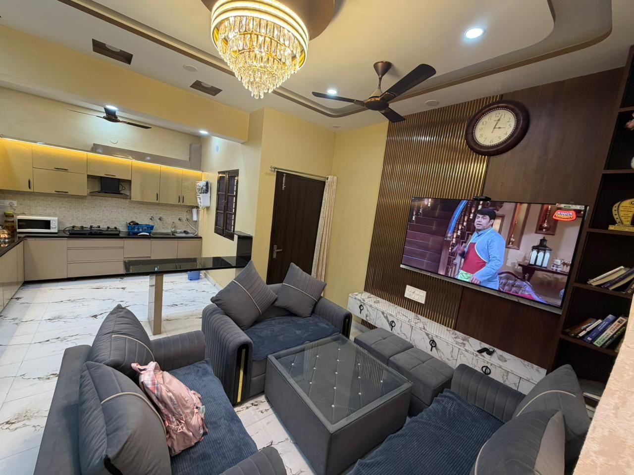 2-BR Homestay with Home-Cooked Meals & Large TV, Jammu in Jammu, Jammu and Kashmir 5
