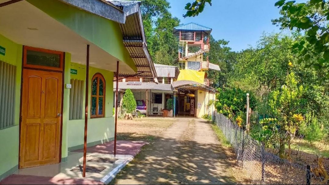 10 Bedroom House with Parking in Jatinga