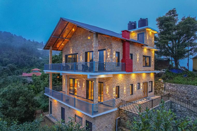Family Villa w/ Mountain Views & Home Meals, UK