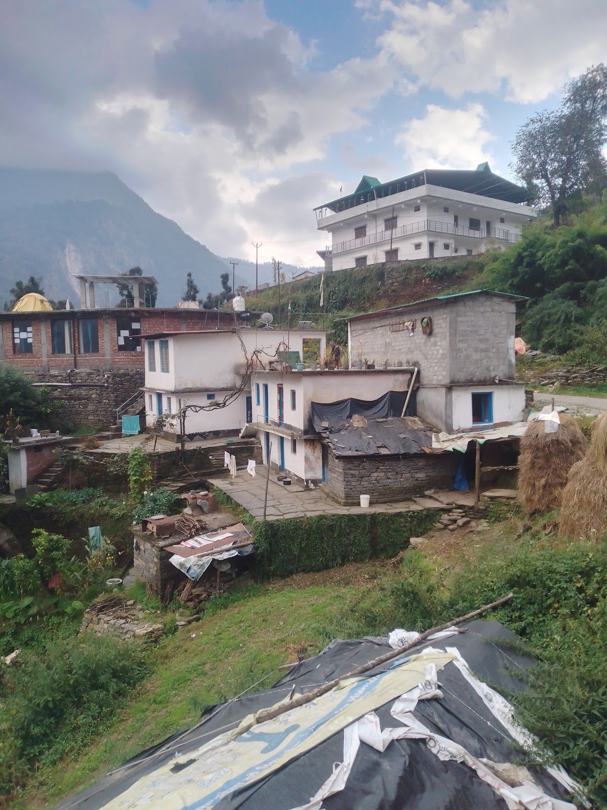 7 bedroom house with mountain views in Dungsil Malla