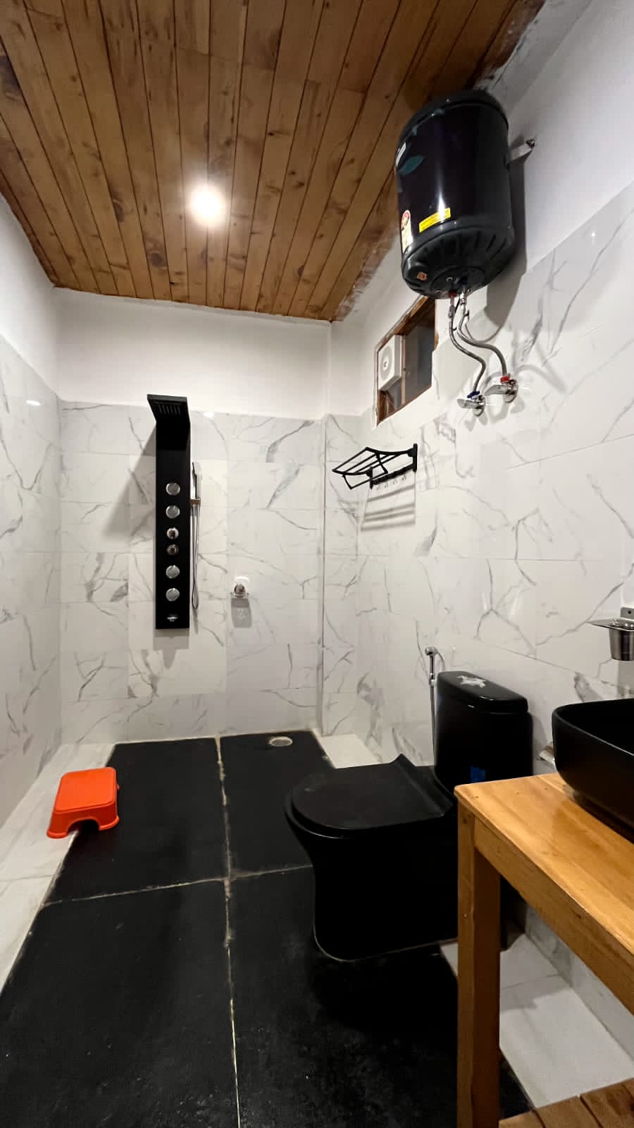 House in Jibhi, Himachal: Mountain Views & Home Food