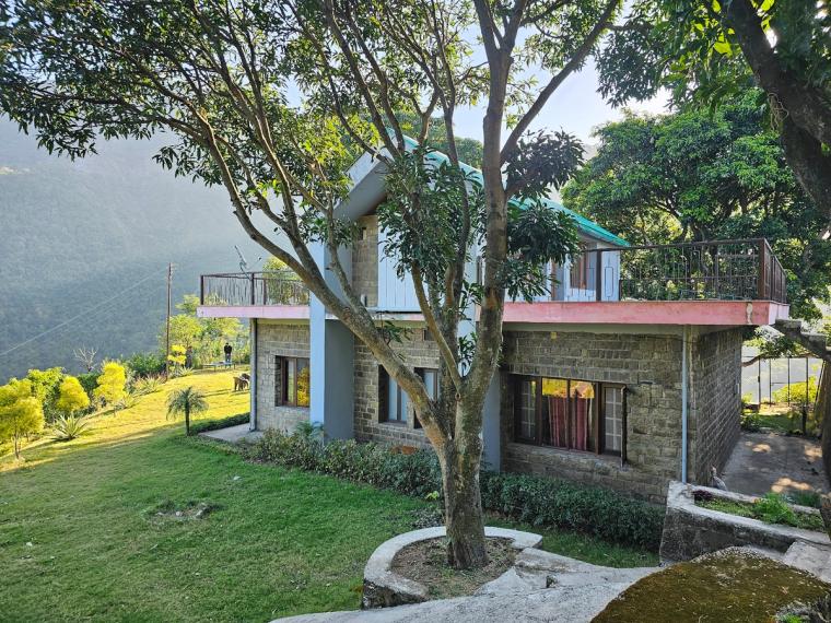 Pet-Friendly Homestay w/ Home Meals & Treks, UK