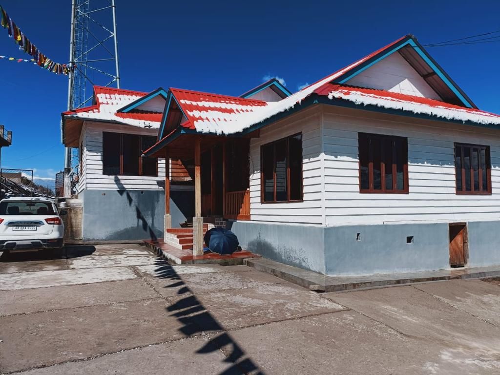 Multi-Gen Hosts, Village Home w/ Valley Views, AR in Mechuka, Arunachal Pradesh 1