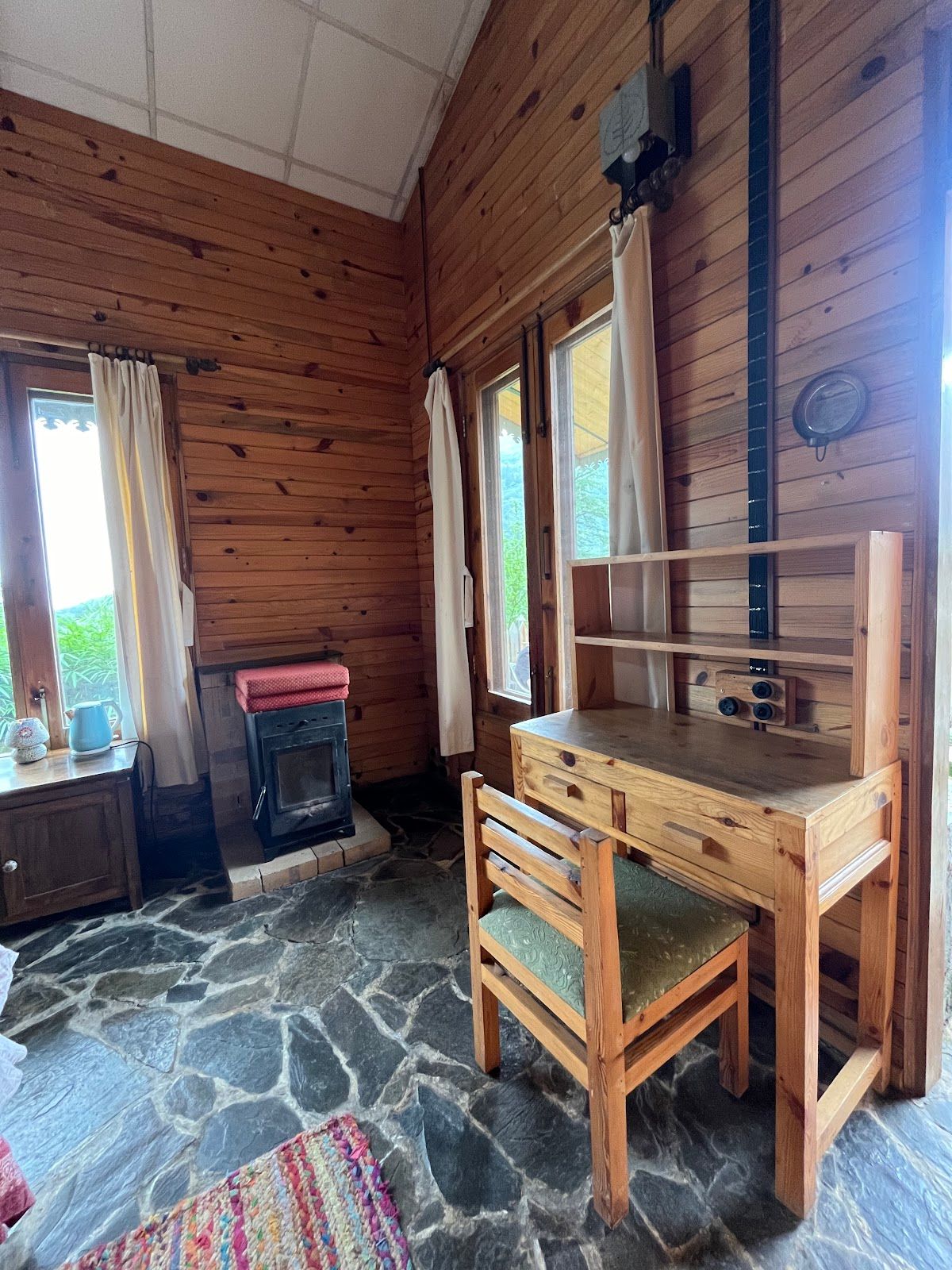 Log Hut & Cottages w/ Mountain Views in Uttarakhand 8