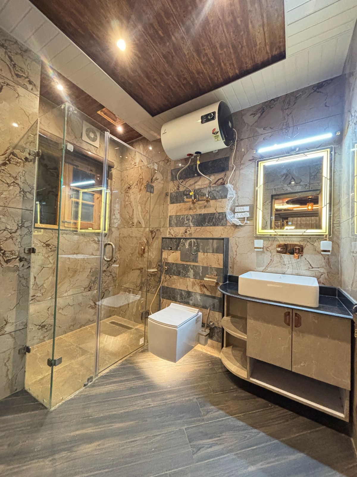 Spacious Cottage w/ Mountain Views Kashmir in Tangmarg, Kashmir 8